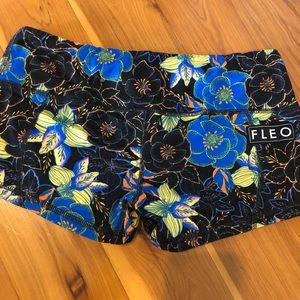 Fleo Black Petal Low Rise Contour
